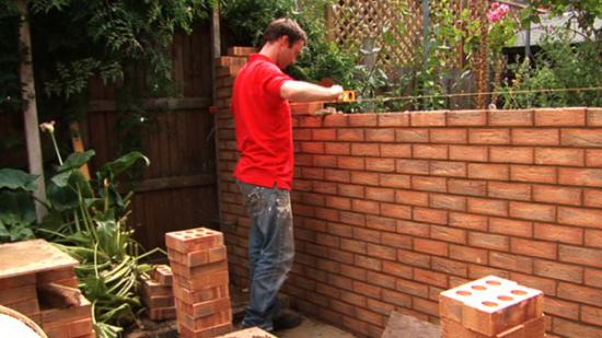 Lưu ý Khi xây tường rào cần lưu ý đến sự an toàn  