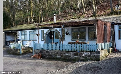 Bỗng nổi tiếng toàn nước Anh sau khi sửa nhà