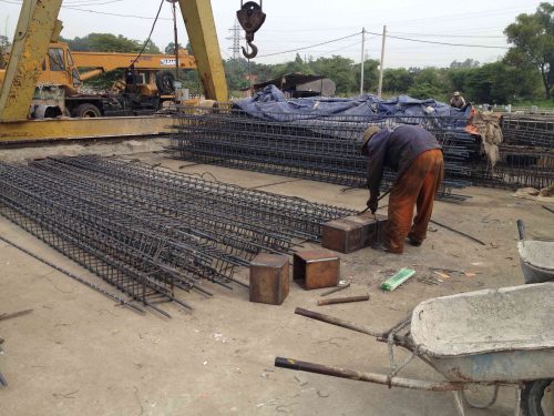 ép cọc bê tông nhà dân